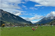 Hornusserturnier Lenk: mit 300 km/h übers Feld