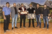Die Schwingersektion Niedersimmental ehrte ihre Klubkameraden Ruedi Roschi und Kilian Wenger