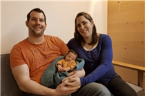 Ein Herzliches Willkommen dem im Geburtshaus Maternité Alpine geborenen Neujahrs-Baby