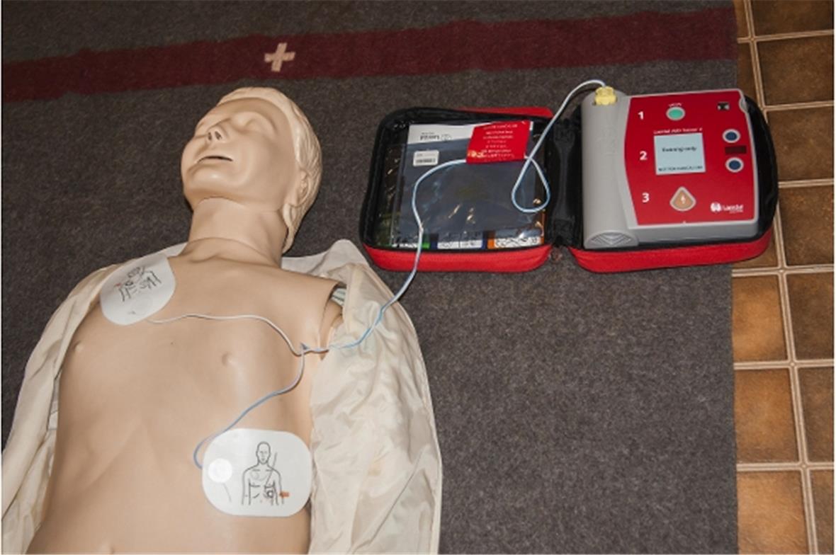 20 öffentliche Defibrillatoren im Simmental – sind das genug?