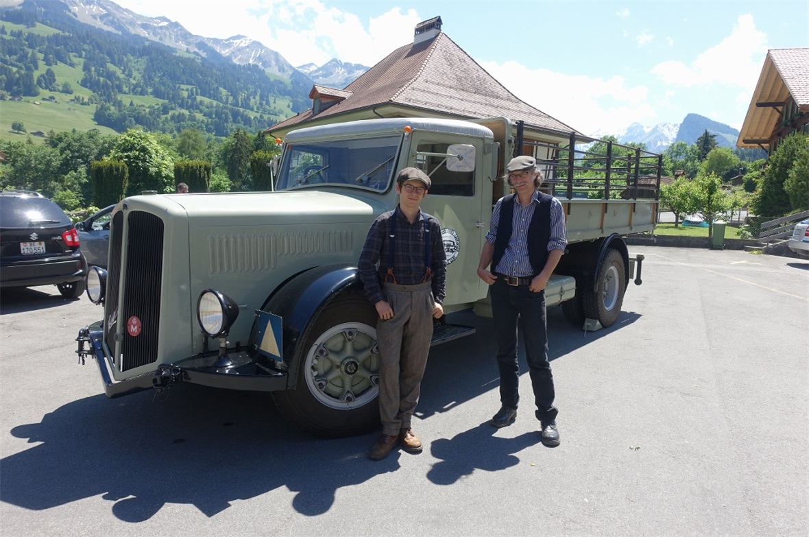 Der jüngste Museumsdirektor der Schweiz besuchte mit seinem antiken Lastwagen das Diemtigtal