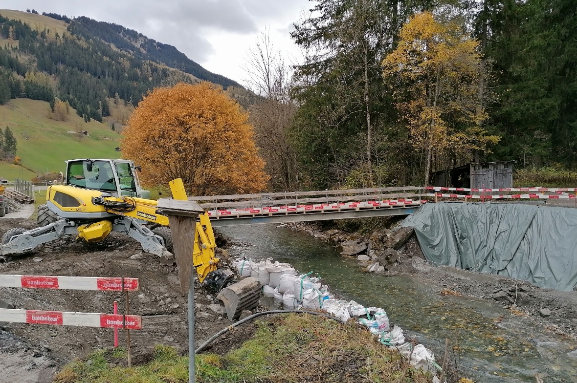 Sanierungsbedürftige Brücke über die Simme wird durch neue ersetzt