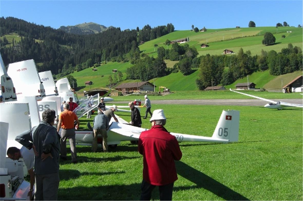 Beginn des Alpinen Segelfluglagers Zweisimmen 2016