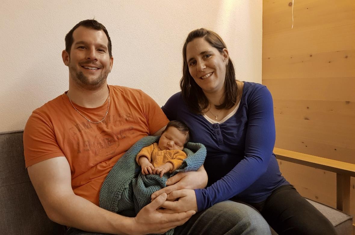 Ein Herzliches Willkommen dem im Geburtshaus Maternité Alpine geborenen Neujahrs-Baby