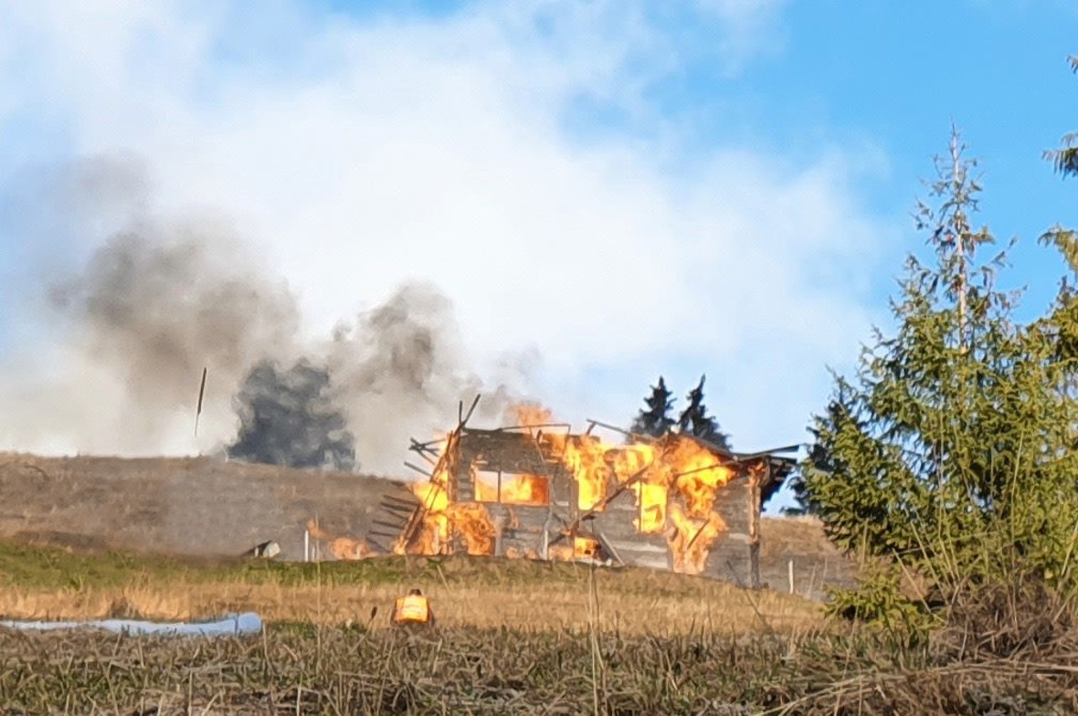 Alphütte bei Brand zerstört
