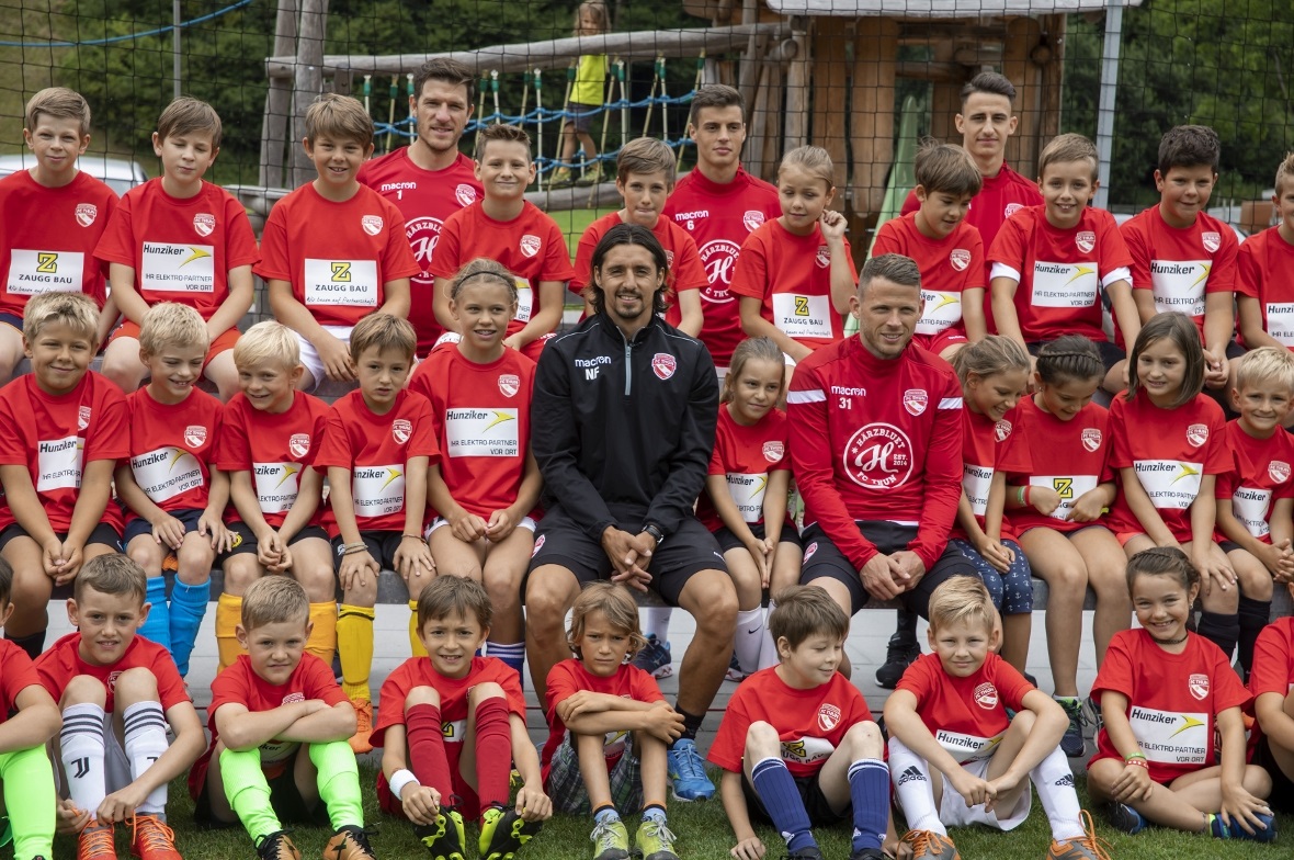 FC Thun-Profis zu Besuch in Erlenbach